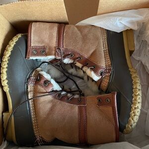 L.L. Bean Brown and Tan Lace-Up shearling duck boots 8M
